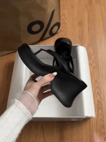 Women's Anti-Slip Thick-Sole Platform Flip-Flops, Solid Color Open-Toe Slip-On Wedge Sandals, Y2K Style Summer Outdoor Beach Black PU Leather Slippers - Black - View 7