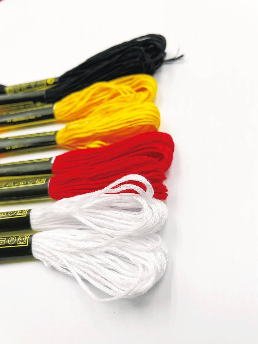 Bộ 12 cuộn chỉ thêu chữ thập, dài 8m, 4 màu cổ điển: Đen, Trắng, Đỏ, Vàng, chỉ mảnh 6 sợi, thích hợp cho nhiều dự án thêu khác nhau như thêu chữ thập, tua rua và viền. - Chỉ thêu chữ thập - Xem 1