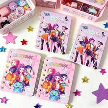 Set di articoli di cartoleria a tema idol, accessori di moda creativa per ufficio e studio con ritratti di stelle e stampe di gruppo, inclusi articoli versatili per scrittura quotidiana, schizzo, diario e decorazione, perfetti per decorazione da scrivania, esposizione per raduni di fan, accessori per servizi fotografici, collezione personale di fan, decorazione per ufficio e studio, decorazione per club di fan e regalo elegante per appassionati. Consegna casuale. - Multicolore - Visualizzare 4