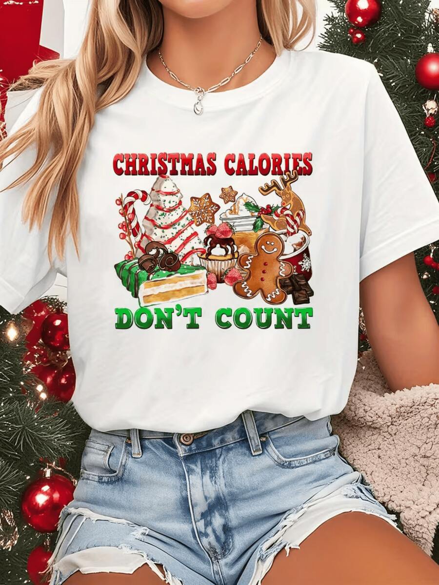 Dulces navideños con galletas de jengibre renos bastones y pasteles que transmiten alegría festiva y espíritu de celebración camiseta de mujer casual divertida para Navidad - Blanco - Ver 1