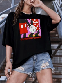 Manos entrelazadas que simbolizan cariño amistad y alegría con fondo rosa y detalles en rojo blanco y amarillo transmitiendo unión y ternura camiseta de mujer casual para uso diario cómoda y moderna - Negro - Ver 1