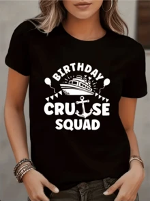 Un barco navegando entre globos y un ancla representa la alegría de celebrar un cumpleaños en alta mar con amigas camiseta de mujer casual divertida para fiestas náuticas y vacaciones - Negro - Ver 1