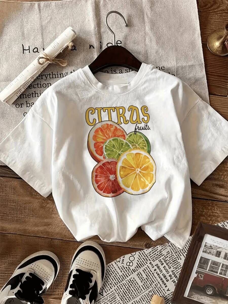 Citrus Slices In Vibrant Tones Symbolizing Freshness, Energy, And Vitality, With A Mix Of Orange, Lemon, Lime, And Grapefruit Conveying Joy And Summer. A Comfortable And Modern Casual Women's T-Shirt. - 白色 - 查看 1