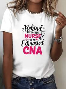 Mensaje inspirador que celebra el esfuerzo y el corazón de las trabajadoras sanitarias mostrando con letras artísticas y un estetoscopio la conexión entre la vocación y la entrega camiseta de mujer casual cómoda ideal para uso diario - Blanco - Ver 1