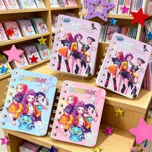 Set di articoli di cartoleria a tema idol, accessori di moda creativa per ufficio e studio con ritratti di stelle e stampe di gruppo, inclusi articoli versatili per scrittura quotidiana, schizzo, diario e decorazione, perfetti per decorazione da scrivania, esposizione per raduni di fan, accessori per servizi fotografici, collezione personale di fan, decorazione per ufficio e studio, decorazione per club di fan e regalo elegante per appassionati. Consegna casuale. - Multicolore - Visualizzare 3
