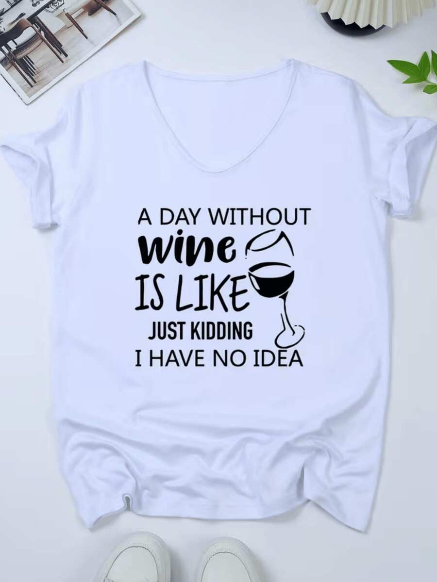 Texto humorístico sobre disfrutar del vino que muestra una copa y palabras divertidas para quienes aprecian los pequeños placeres cotidianos camiseta de mujer casual blanca cuello en V cómoda y moderna para uso diario - Blanco - Ver 1