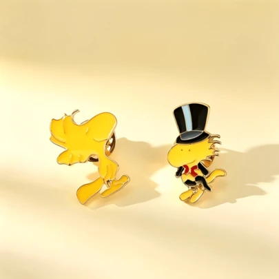 SNOOPY 2枚史努比主题珐琅徽章套装，可爱卡通胸针，适用于服装、帆布包、帽子、个性化服饰装饰、礼品包装配件