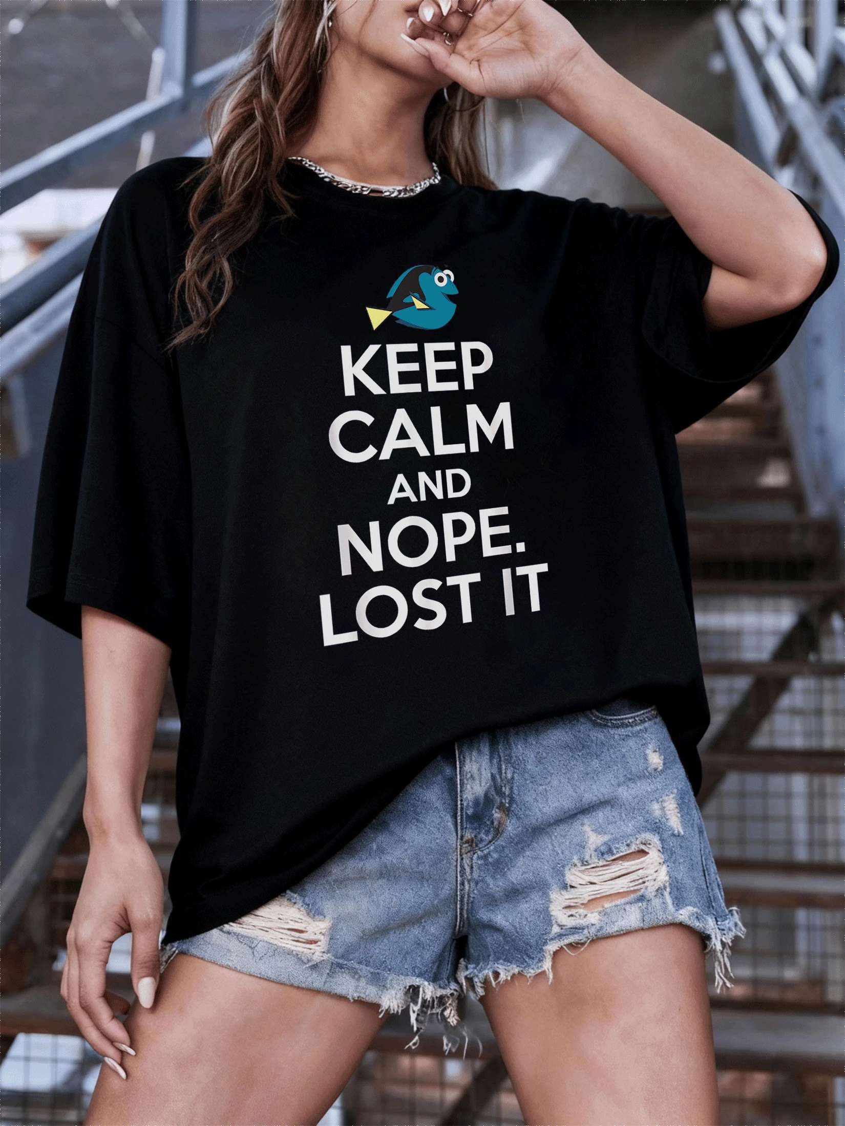 Smiling Blue Fish Conveying Humor And A Fun Message Of Staying Calm But Ironically Admitting You've Lost It, Ideal For Cheerful And Spontaneous People. Comfortable Casual Women's T-Shirt For Everyday Wear - 黑色 - 查看 1