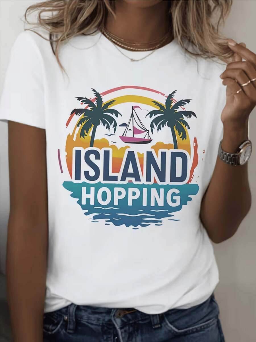 Paisaje tropical con palmeras barco y sol naciente que evoca libertad aventura y serenidad junto al mar perfecta para expresar ganas de viajar y disfrutar del verano camiseta de mujer casual y cómoda - Blanco - Ver 1