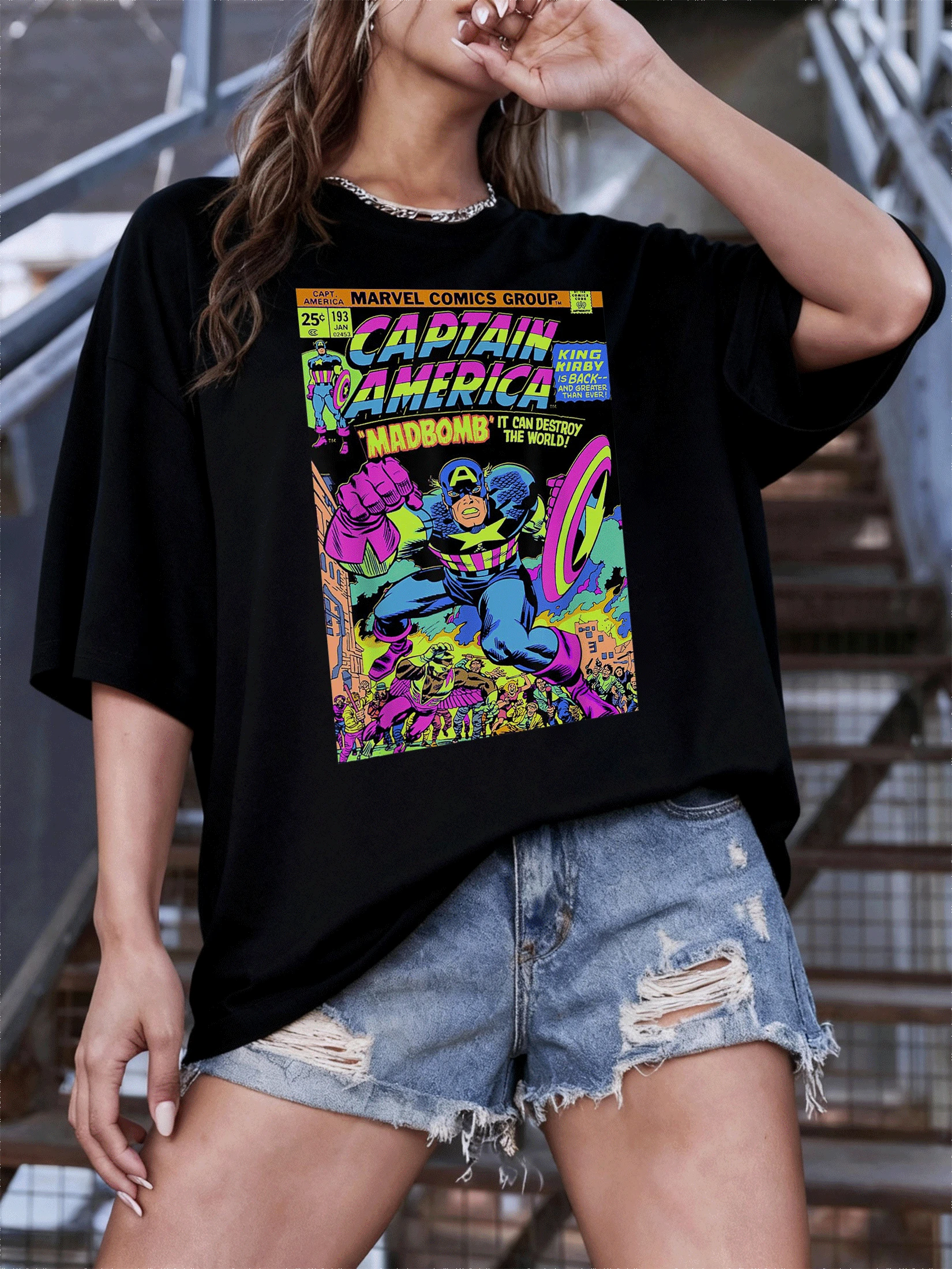 Heroic Figure Representing Strength, Justice, And Defense Of Good With Vibrant Colors And Dynamic Energy That Inspires Courage And Hope. Modern Casual Women's T-Shirt Ideal For Expressing Confidence And Urban Style. - 黑色 - 查看 1