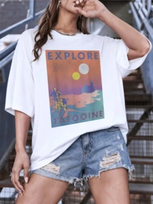 Two Suns Shining Over A Desert Landscape With Metallic Figures Exploring A Galactic Horizon Evoke Adventure And Discovery In A Distant World. Women's Casual, Modern, Comfortable T-Shirt For Summer - 白色 - 查看 6