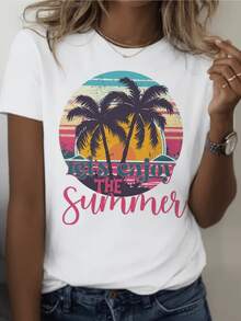 Palmeras frente a un atardecer tropical con tonos rosados y dorados que transmiten libertad alegría y deseo de disfrutar días cálidos junto al mar camiseta de mujer casual cómoda para verano - Blanco - Ver 1