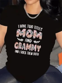Frase que celebra el orgullo de ser madre y abuela con letras decoradas en flores y hojas que simbolizan amor unión y fortaleza camiseta de mujer casual moderna cómoda para uso diario - Negro - Ver 8