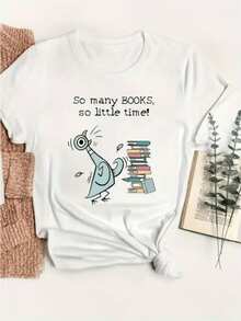 Un pájaro divertido junto a una torre de libros expresa la pasión por la lectura y el deseo de aprovechar cada momento para aprender camiseta de mujer con estampado literario casual y moderno para amantes de los libros - Blanco - Ver 1