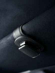 Giá đỡ kính mắt gắn trên tấm che nắng ô tô bằng da PU và kim loại chất lượng cao - Thiết kế kẹp đa năng phù hợp với 99% các loại xe, kẹp đàn hồi, chống trầy xước, dễ lắp đặt, có thể đựng kính mắt, kính râm và tài liệu, nhỏ gọn và thời trang. - A - Xem 17