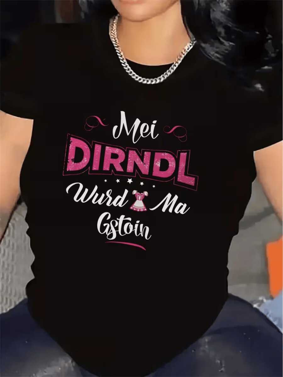 Text On The Front Expressing Cultural Pride In Large Pink And White Letters Next To A Small Traditional Dress, A Symbol Of Modern And Cheerful Feminine Identity. Comfortable Casual Women's T-Shirt For Everyday Wear. - 黑色 - 查看 1