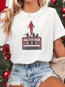 Un símbolo que representa la elevación de la mente y la fuerza interior junto a siluetas en movimiento sobre una cinta de casete evocando la conexión entre la música y la superación personal camiseta de mujer casual moderna cómoda para uso diario - Blanco - Ver 8