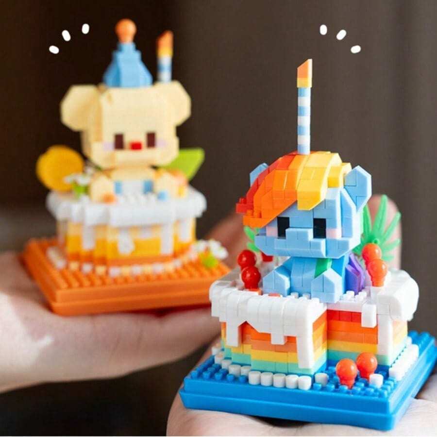 1件全新微珠奶油蛋糕拼装积木玩具，逼真多层奶油生日蛋糕卡通裱花设计