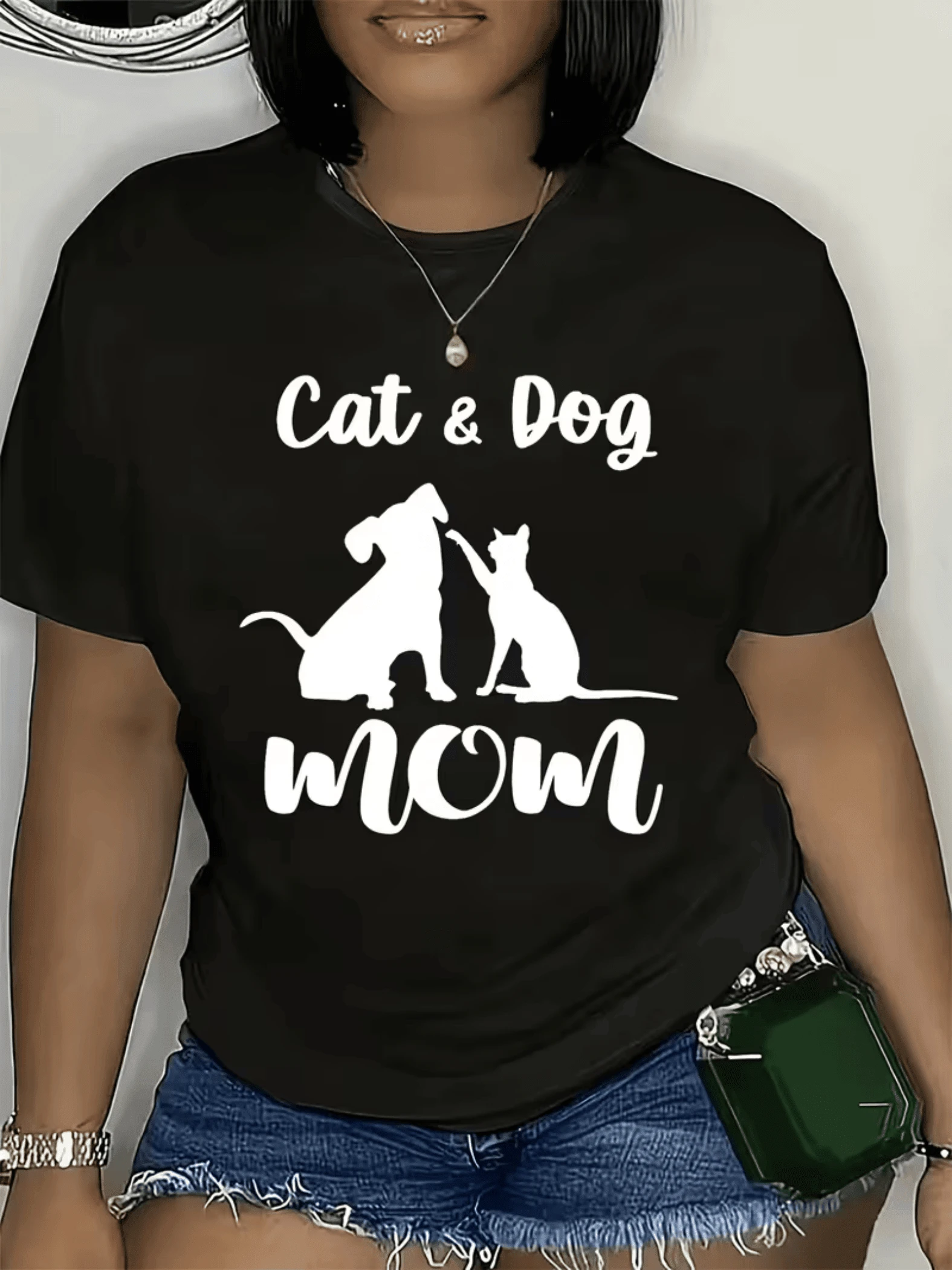 Two Silhouettes Symbolizing The Loving Connection Between An Animal-Loving Mother And Her Loyal Companions, Cat And Dog, Creating An Image Of Harmony And Tenderness. Comfortable Casual Women's T-Shirt For Everyday Wear. - 黑色 - 查看 1