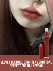 Son lì Giorgio Armani Velvet Lipstick #206, 6.5ml (dung tích đầy đủ)/3ml (dung tích mẫu thử), chất son lì mịn mượt, độ lên màu cao, lâu trôi và không lem, công thức thoải mái không gây khô môi, làm sáng da, không vón cục hay bong tróc, tạo màu sắc đậm đà, phù hợp với mọi tông da, cần thiết cho trang điểm hàng ngày, hẹn hò, dự tiệc, món quà Giáng sinh và Ngày Valentine hoàn hảo. - 206 bậc thầy môi - Xem 3