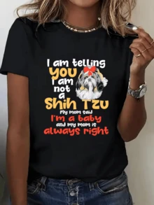 Cute Drawing Of A Shih Tzu Puppy With A Big Red Bow Expressing Affection And Family Pride, Accompanied By Funny Phrases About Being Mom's Spoiled Baby. Casual, Comfortable, And Modern Women's T-Shirt For Everyday Wear. - 黑色 - 查看 1