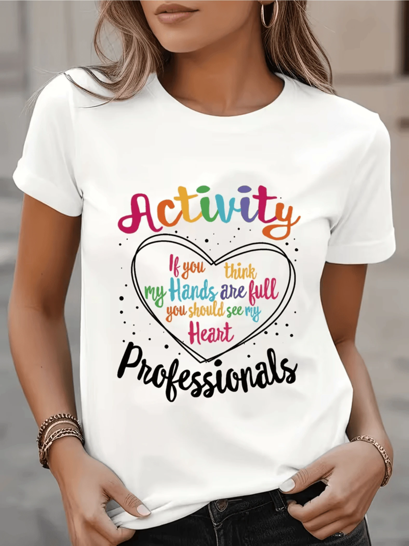 Heart Surrounded By Inspiring Words In Rainbow Colors Expressing Empathy, Dedication, And Love For Caregivers, Showing Pride And Vocation. Women's Casual, Modern, And Comfortable T-Shirt - 白色 - 查看 1