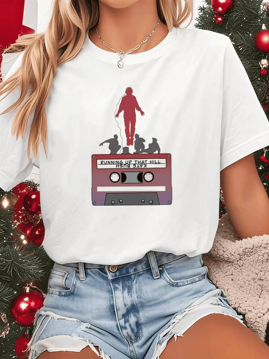 Un símbolo que representa la elevación de la mente y la fuerza interior junto a siluetas en movimiento sobre una cinta de casete evocando la conexión entre la música y la superación personal camiseta de mujer casual moderna cómoda para uso diario - Blanco - Ver 1