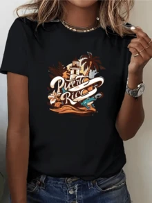 Paisaje tropical con palmeras faro arena y flores que evocan la esencia cálida del mar Caribe y la belleza natural de Puerto Rico camiseta de mujer casual cómoda para uso diario - Negro - Ver 8