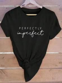 A Phrase That Celebrates The Beauty Of Accepting One's Imperfections And Personal Authenticity, Highlighting Confidence And A Positive Attitude. A Modern, Casual, Comfortable Women's T-Shirt For Everyday Wear. - 黑色 - 查看 8