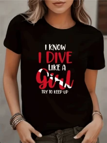 Motivational Phrase That Highlights Feminine Strength And Confidence By Showing Pride In Diving As A Girl With Positive Energy And A Challenging Attitude. Comfortable Casual Women's T-Shirt For Everyday Wear - 黑色 - 查看 1