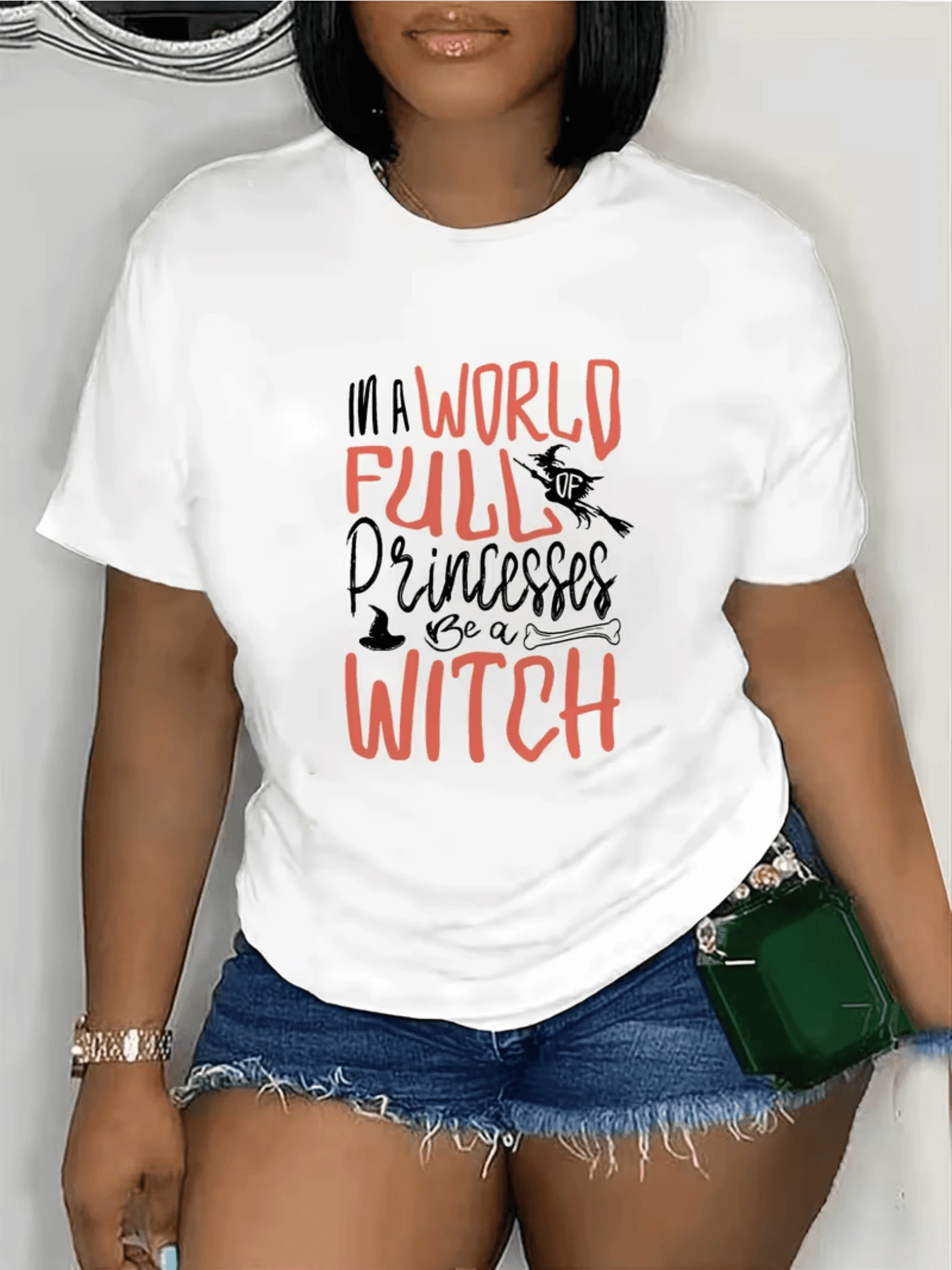 Powerful Woman Who Defies Convention And Shines With Authenticity Among Free-Spirited Princesses. Modern And Bold, Comfortable Casual Women's T-Shirt Ideal For Expressing Confidence. - 白色 - 查看 1