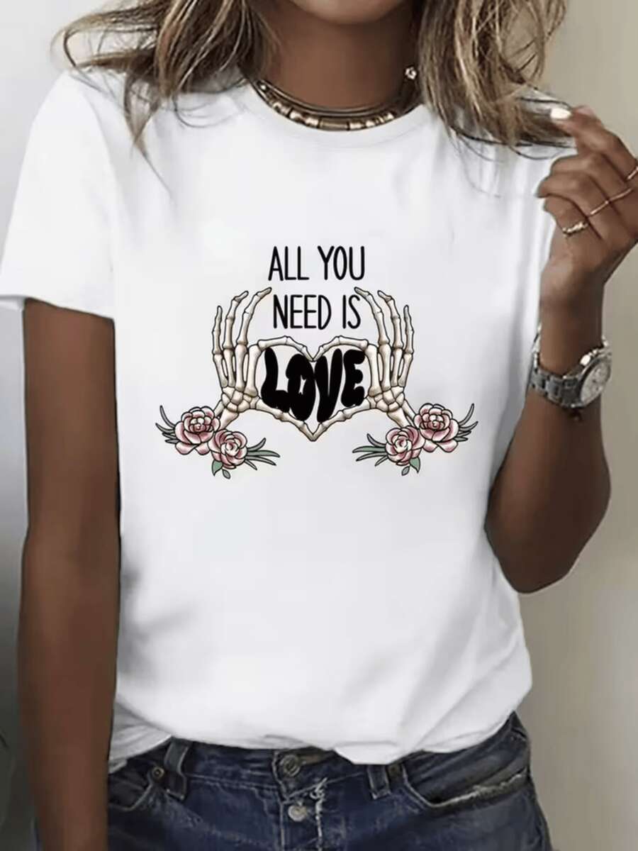 Manos esqueléticas formando un corazón que sostiene la palabra amor rodeadas de rosas simbolizan la unión eterna entre vida y sentimiento camiseta de mujer moderna casual cómoda para uso diario - Blanco - Ver 1