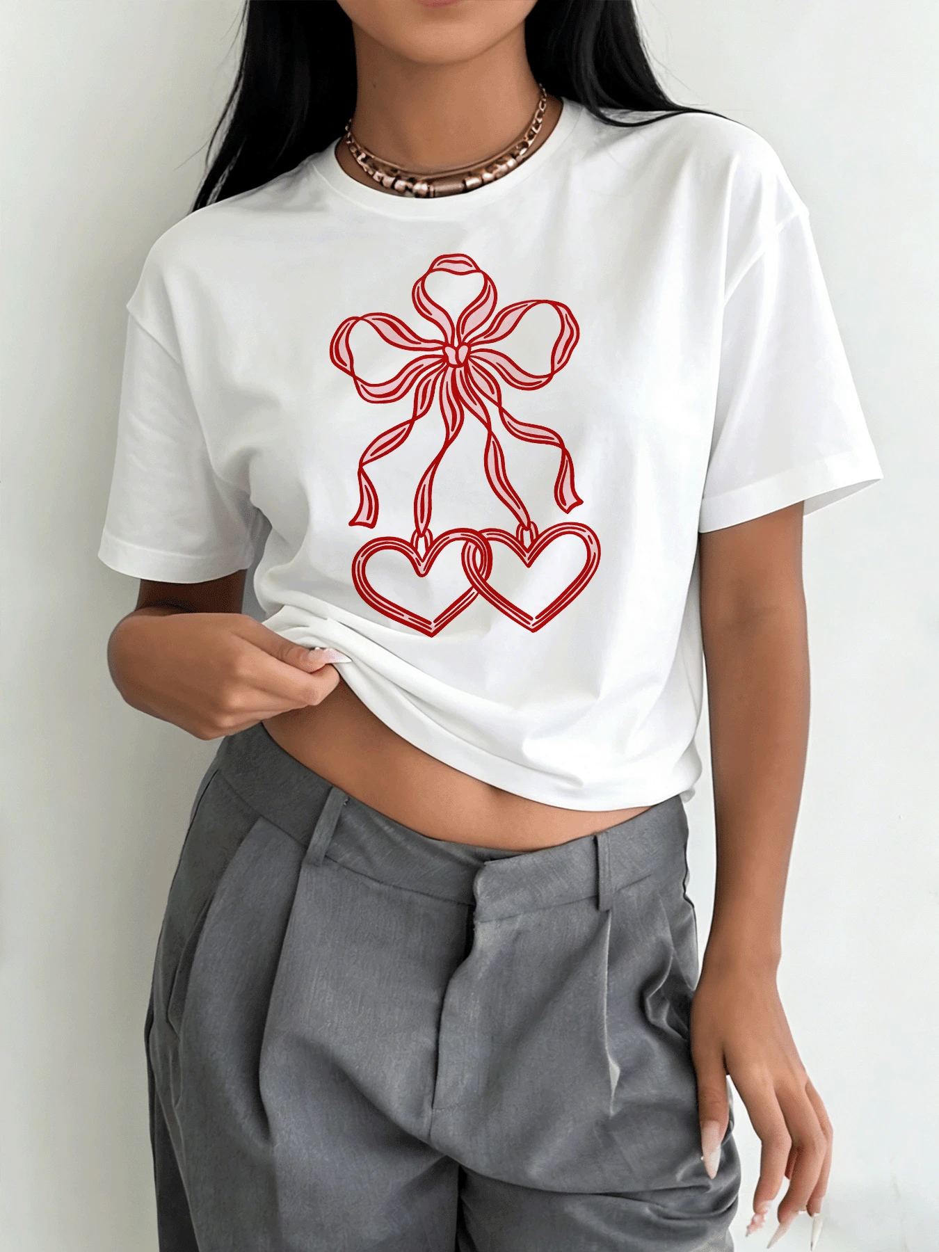 Camiseta de tela suave con un atractivo estampado de corazones. | Camiseta casual de manga corta y cuello redondo para mujer, ideal para primavera y verano, sencilla y elegante. - Blanco - Ver 1