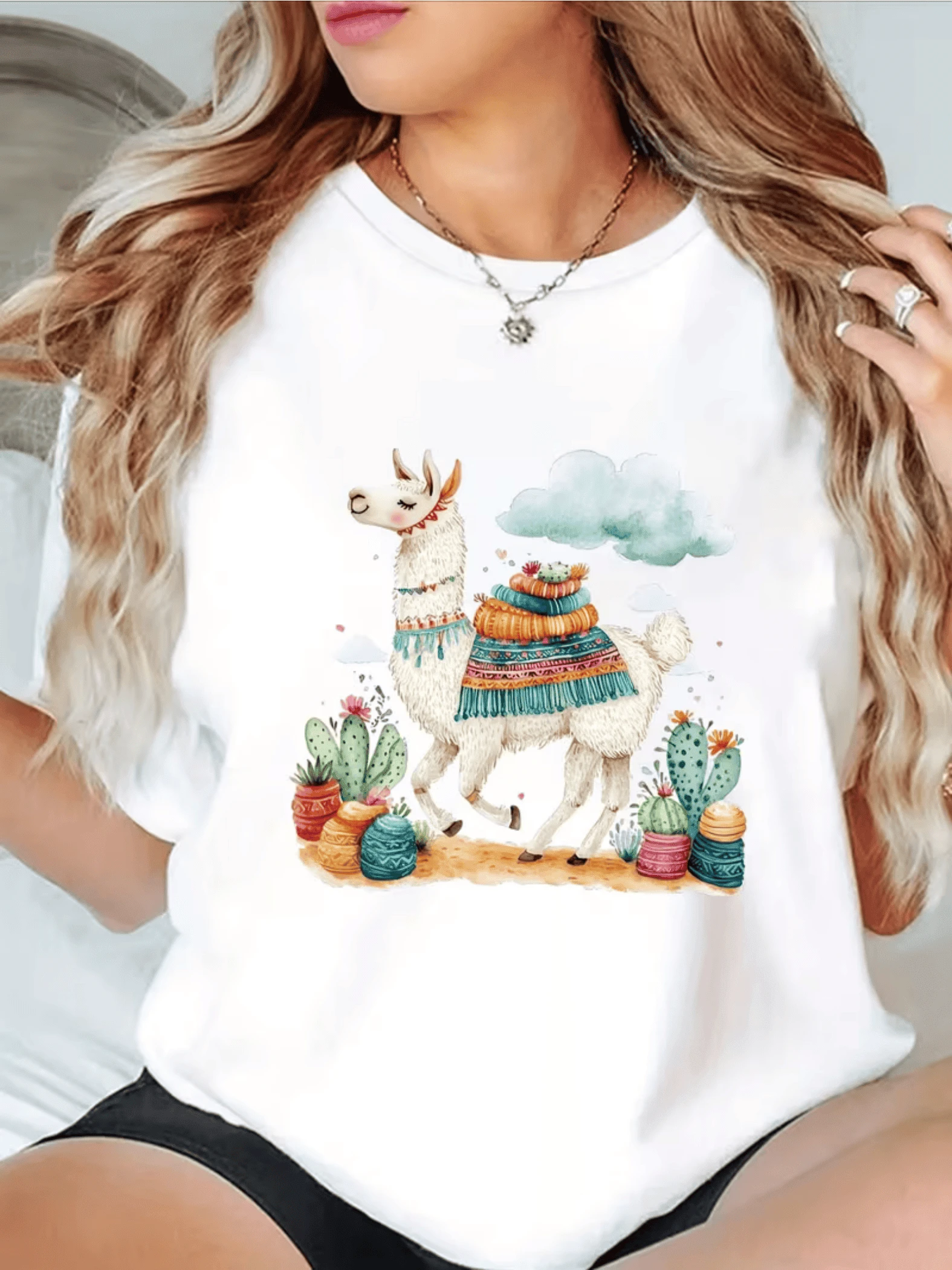 White Llama Decorated With A Colorful Blanket Walking Among Cacti And Vases Full Of Life Under A Soft Sky That Conveys Calm And Joy. Comfortable Casual Women's T-Shirt For Everyday Wear - 白色 - 查看 1