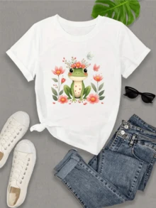 Rana verde sonriente rodeada de flores rosadas y mariposas simboliza armonía y alegría en la naturaleza camiseta de mujer casual cómoda para uso diario - Blanco - Ver 8