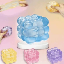 1件隨機顏色魔方麥芽糖擠壓玩具,有效緩解焦慮並保持魔方形狀,適合節日/復活節/萬聖節/聖誕節/派對禮物 - 彩色 - 查看 3