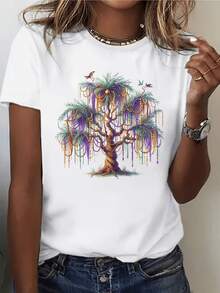 Árbol místico cubierto de guirnaldas violetas doradas y verdes que simbolizan abundancia alegría y conexión con la naturaleza camiseta de mujer casual cómoda para uso diario - Blanco - Ver 8