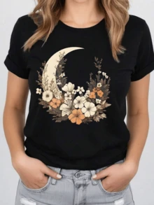 Crescent Moon Surrounded By Wildflowers In Warm Tones Symbolizing Harmony And Balance Between Nature And Dreams. Women's Casual Modern Comfortable T-Shirt For Everyday Wear - 黑色 - 查看 1