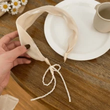 Textura de satén francés, tela suave y amigable con la piel con borla de perlas elegante, diadema ligera sin presión para control de cabello suelto, diadema versátil para uso diario y bodas - Multicolor - Ver 6