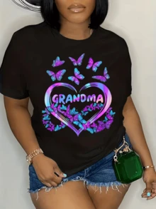 Heart Surrounded By Purple And Blue Butterflies Symbolizing Love, Hope, And Freedom, With The Word "Grandma" In The Center Showing Tenderness And Family Unity. Women's Casual, Modern, Comfortable T-Shirt For Everyday Wear. - 黑色 - 查看 8