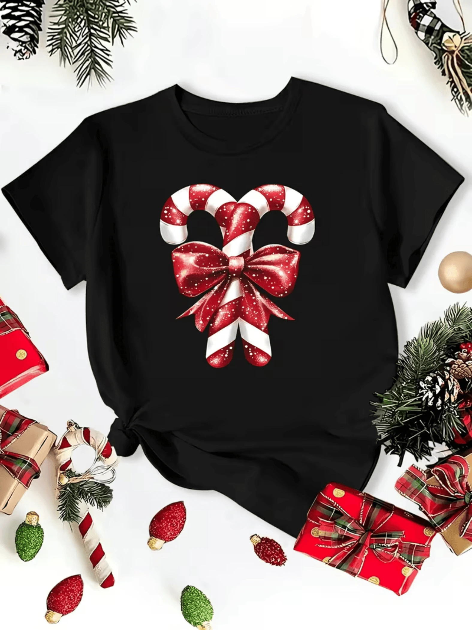 Two Red And White Candy Canes Crossed With A Bright Ribbon Symbolize Christmas Sweetness, Togetherness, And Winter Joy. Festive Casual Women's T-Shirt - 黑色 - 查看 1