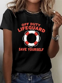 Un mensaje divertido con un salvavidas rojo que representa descanso y actitud relajada junto al mar ideal para días casuales y soleados camiseta de mujer moderna y cómoda - Negro - Ver 8