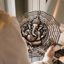 1个10x10英寸360°旋转金属象头曼陀罗风铃,手工制作宗教装饰品,适用于花园、露台、家居 - 舒缓的户外悬挂装饰,圣诞礼物之选,小型户外风铃,设计优雅,高品质金属工艺,适合灵性追求者、冥想空间、工艺品,2D平面(无吊坠),随机发货 - 多色 - 查看 8