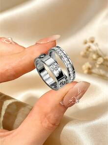 Camhanno Bộ 2 chiếc nhẫn hình cỏ bốn lá mạ vàng, đính đá Zirconia, thiết kế độc đáo dành cho phái nữ, toát lên vẻ sang trọng và tinh tế. Được làm từ thép không gỉ, không phai màu. - Nhiều màu - Xem 7