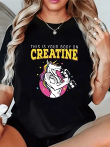 Un unicornio musculoso levantando pesas representa fuerza alegría y fantasía con colores vivos sobre un fondo estrellado camiseta de mujer casual moderna divertida - Negro - Ver 8