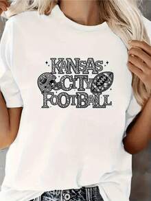 Texto con letras brillantes y balón de fútbol que simboliza pasión energía y orgullo deportivo inspirado en el espíritu competitivo y la fuerza del equipo camiseta de mujer casual moderna para amantes del deporte - Blanco - Ver 8