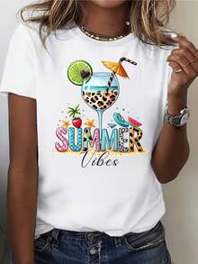 A Cocktail With Animal Print And Tropical Fruit Details Next To A Parasol Reflecting Cheerful Beach And Holiday Energy; A Casual Women's T-Shirt For Summer With A Colorful And Youthful Spirit - 白色 - 查看 1