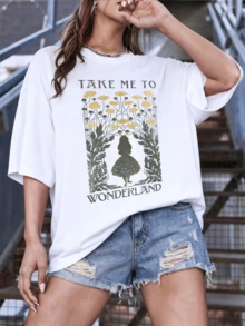 Figura de una joven en un jardín rodeada de flores altas doradas que simbolizan la búsqueda de fantasía y libertad en un mundo mágico camiseta de mujer casual cómoda para uso diario elegante y con toque artístico - Blanco - Ver 6