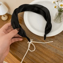 Textura de satén francés, tela suave y amigable con la piel con borla de perlas elegante, diadema ligera sin presión para control de cabello suelto, diadema versátil para uso diario y bodas - Multicolor - Ver 5