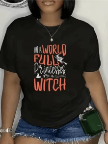 Mujer poderosa que desafía lo convencional y brilla con autenticidad entre princesas con espíritu libre moderna y audaz camiseta de mujer casual cómoda ideal para expresar confianza - Negro - Ver 1